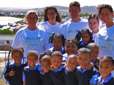 KU64 Team mit Kindern in Südafrika