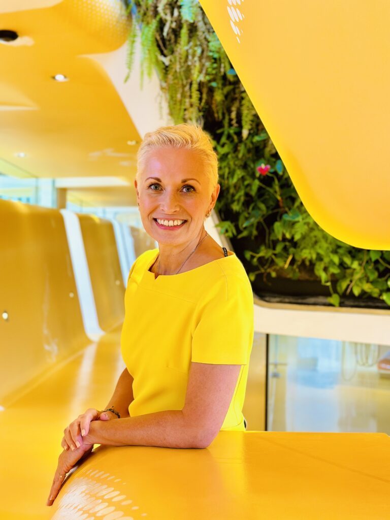 Delphine Martineau-Rewig, Human Resources Assistentin