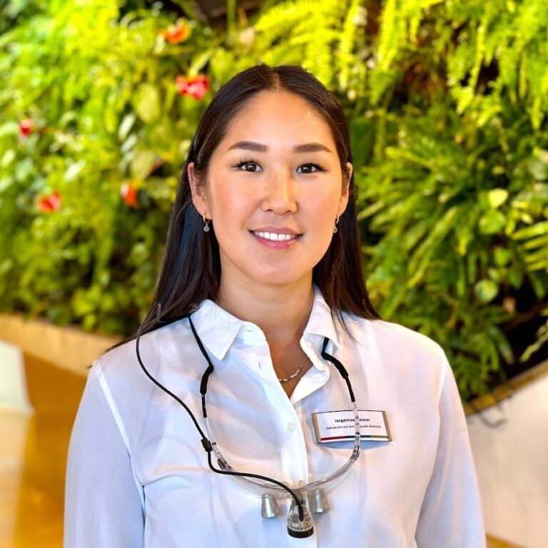 Jargalmaa Kleister, Zahnärztin mit Schwerpunkt Zahnästhetik bei KU64