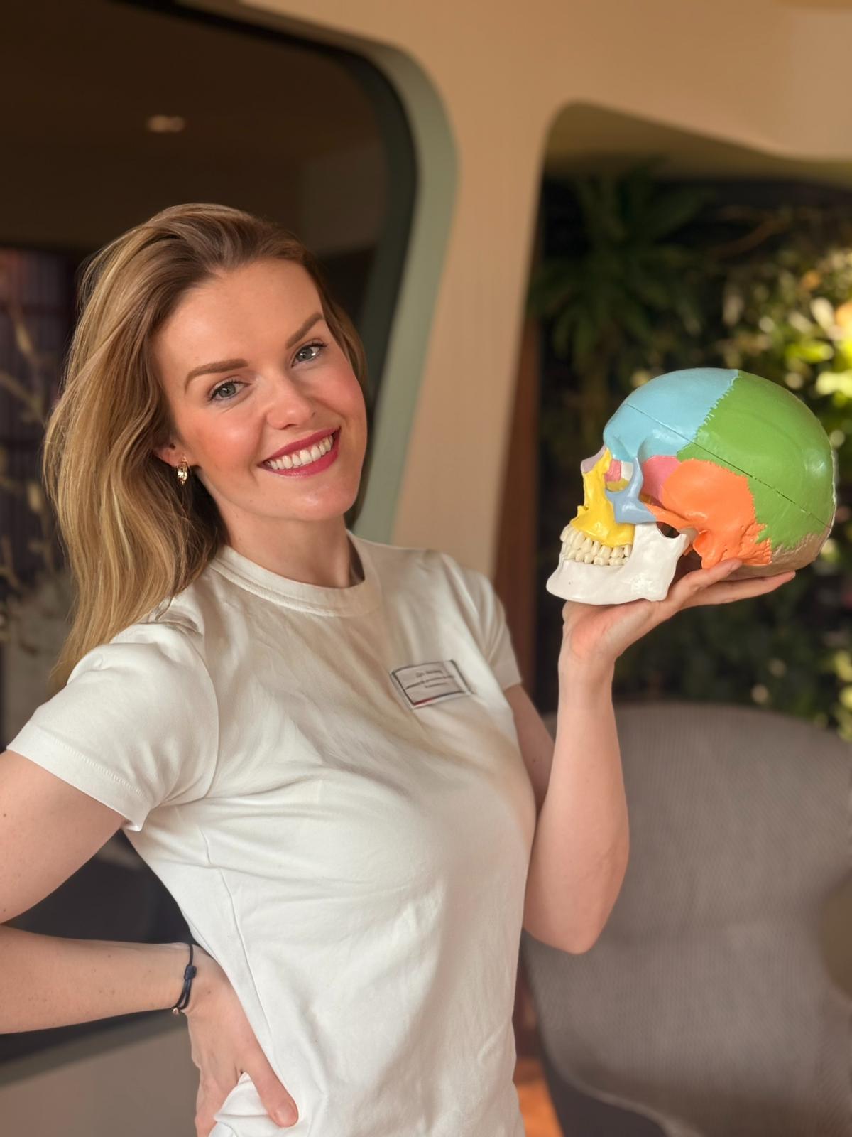 Clara-Constanze Meinberg, Zahnärztin für ganzheitliche Zahnmedizin und Heilpraktikerin bei KU64